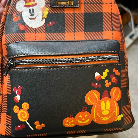 Disney loungefly backpack - Picture 7 of 9